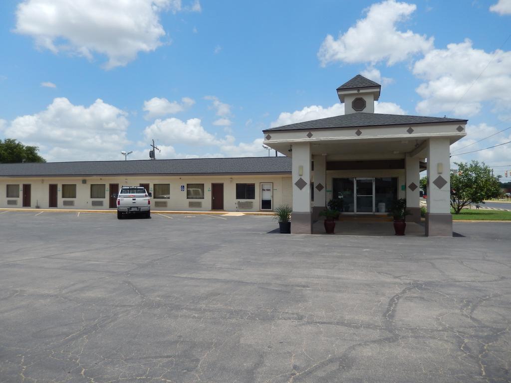Executive Inn Pearsall Ngoại thất bức ảnh