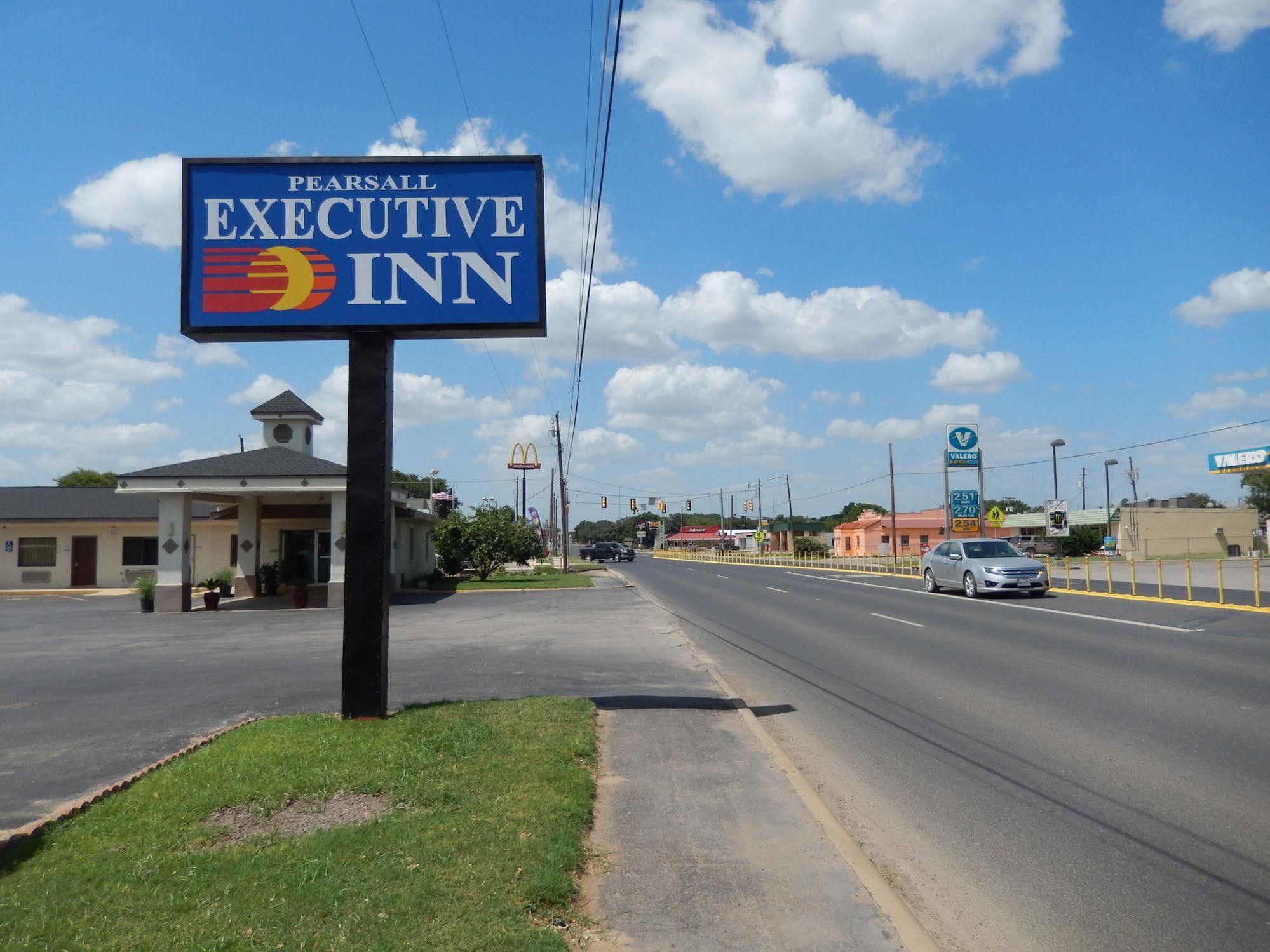Executive Inn Pearsall Ngoại thất bức ảnh