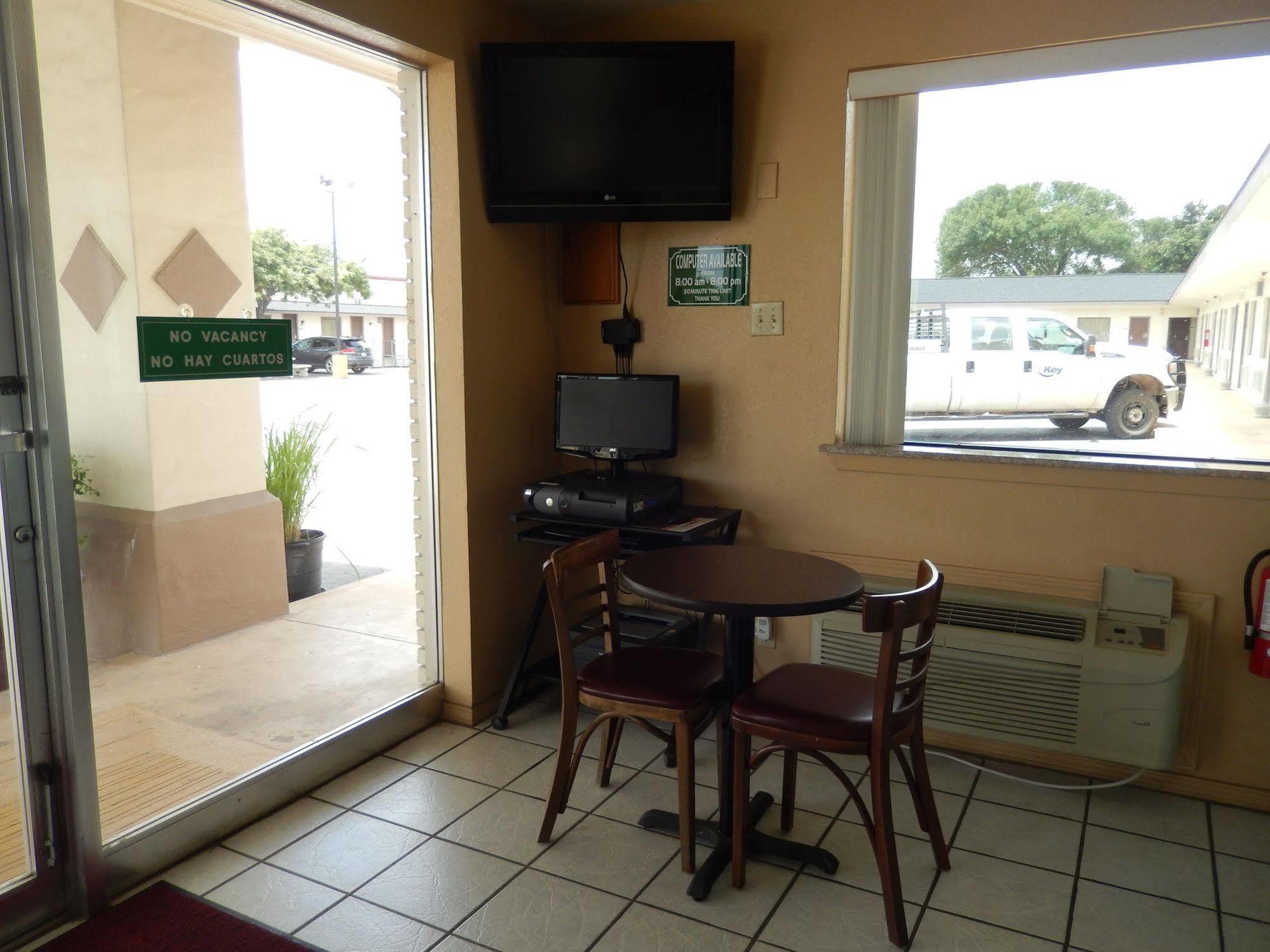 Executive Inn Pearsall Ngoại thất bức ảnh